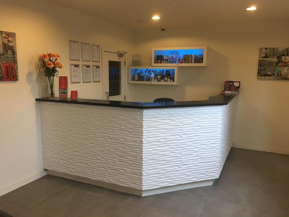 Stockwood Hotel - Luton Airport Екстериор снимка
