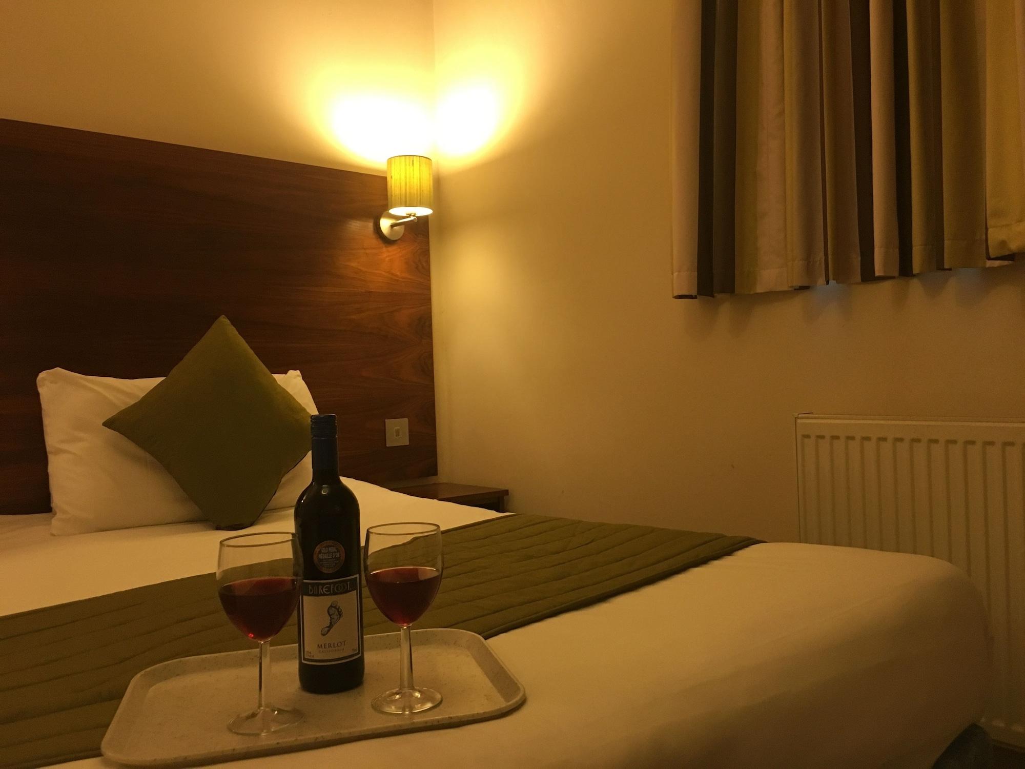Stockwood Hotel - Luton Airport Екстериор снимка