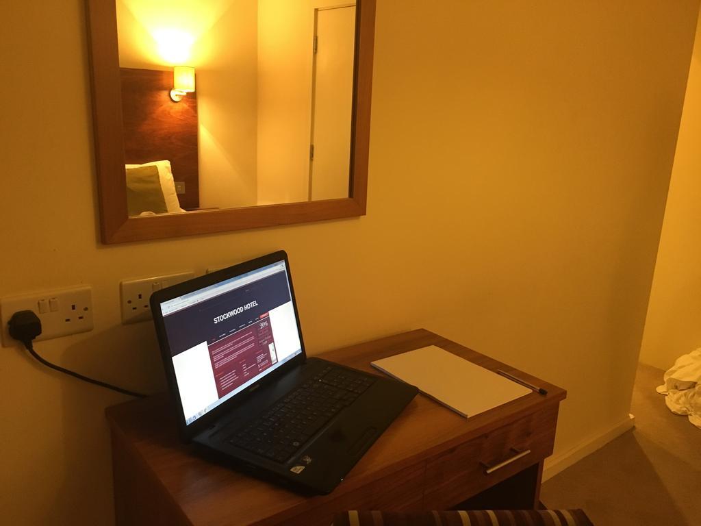 Stockwood Hotel - Luton Airport Екстериор снимка